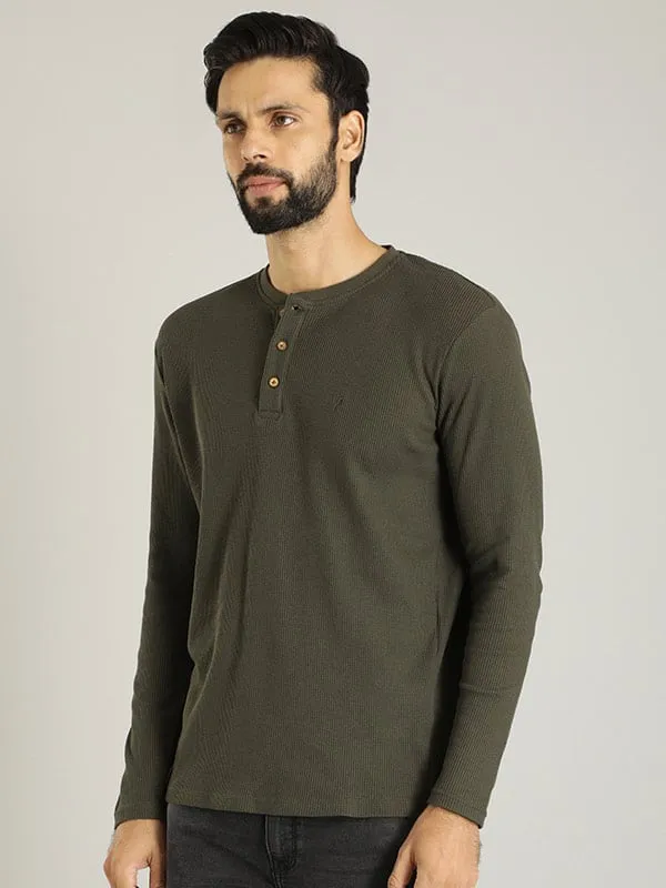 Men Solid Henley T-Shirt