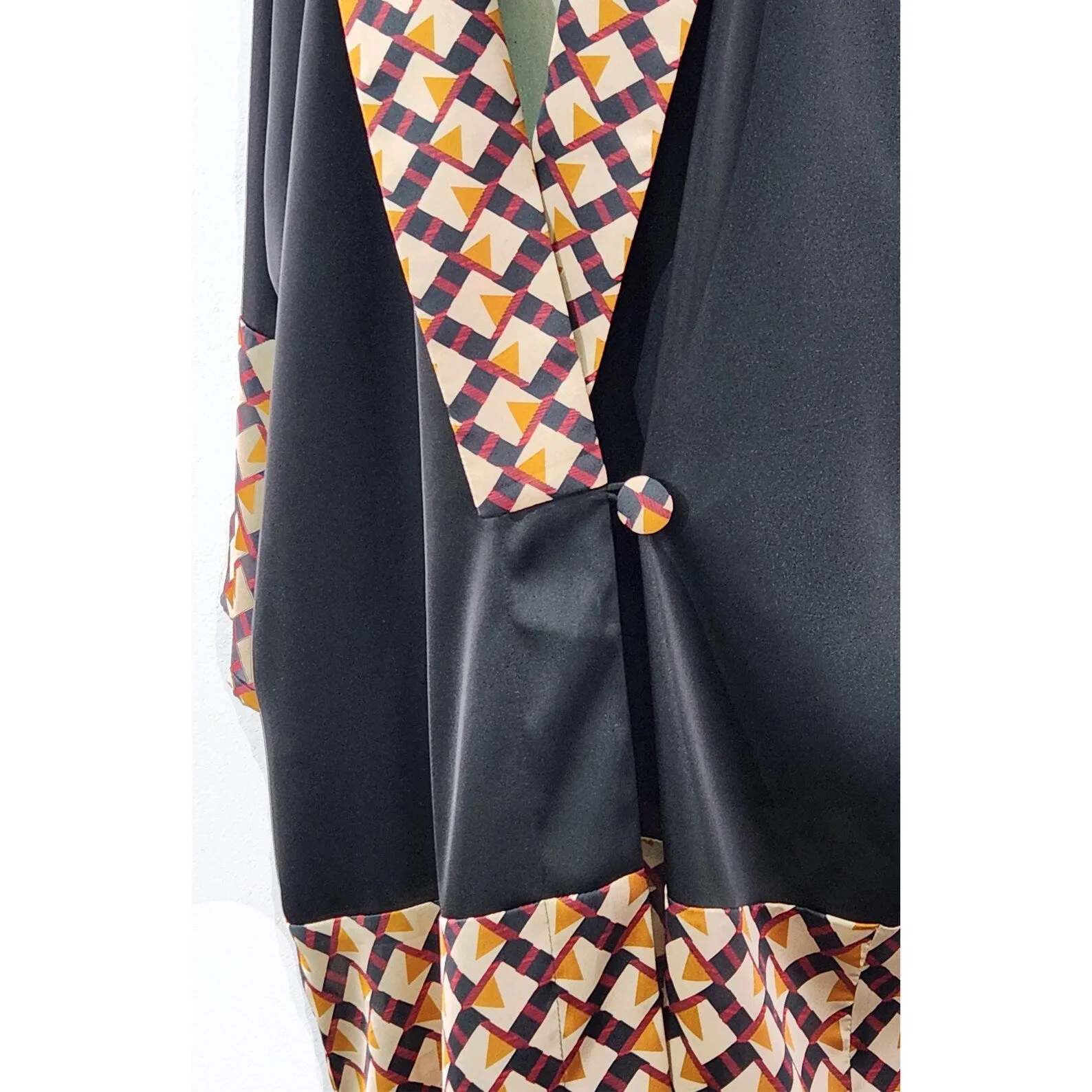 Satin kimono robe with shawl lapel in black and brown geometric print