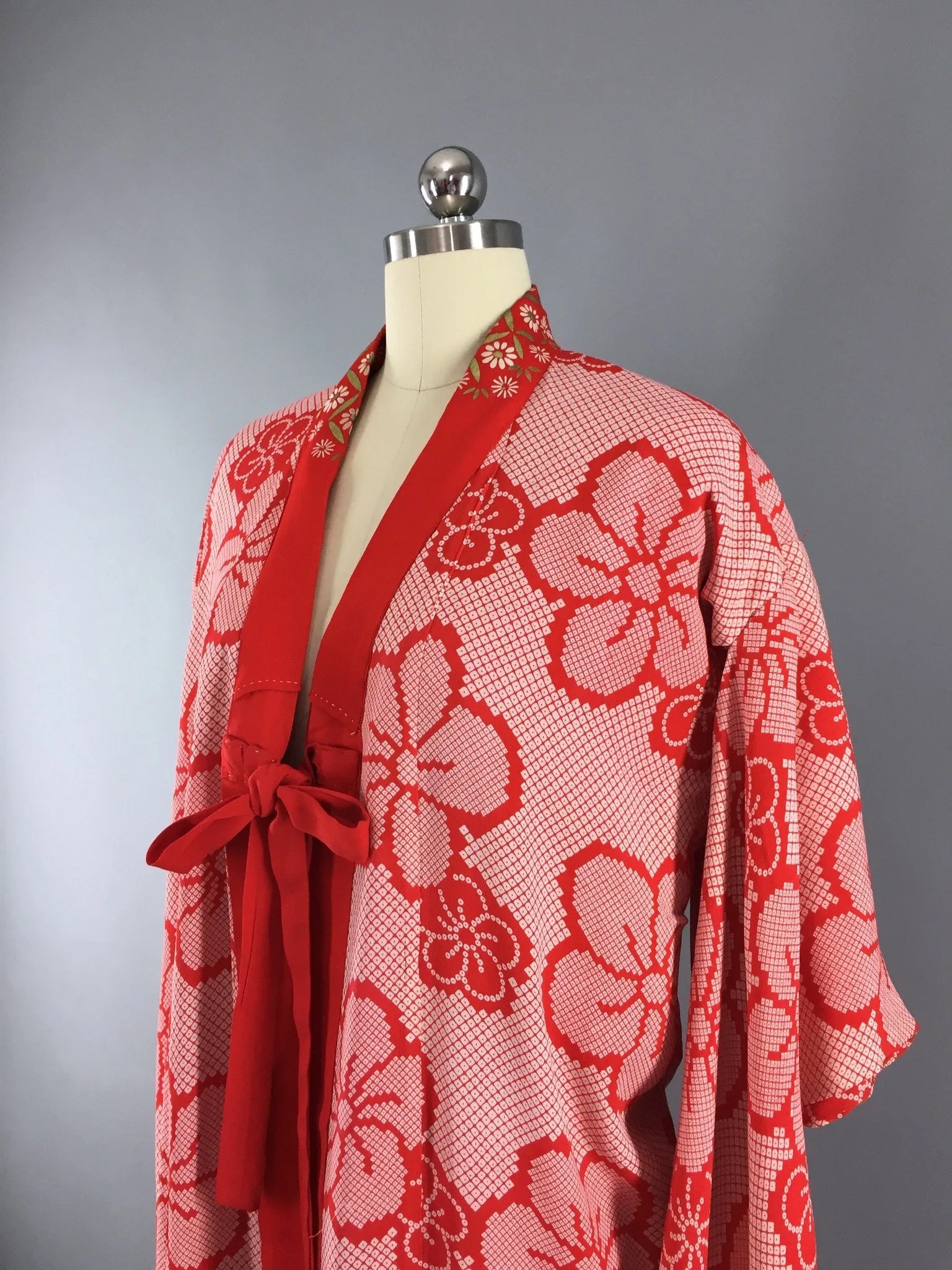 Vintage 1920s Silk Kimono Robe / Red Shibori Daisy Print