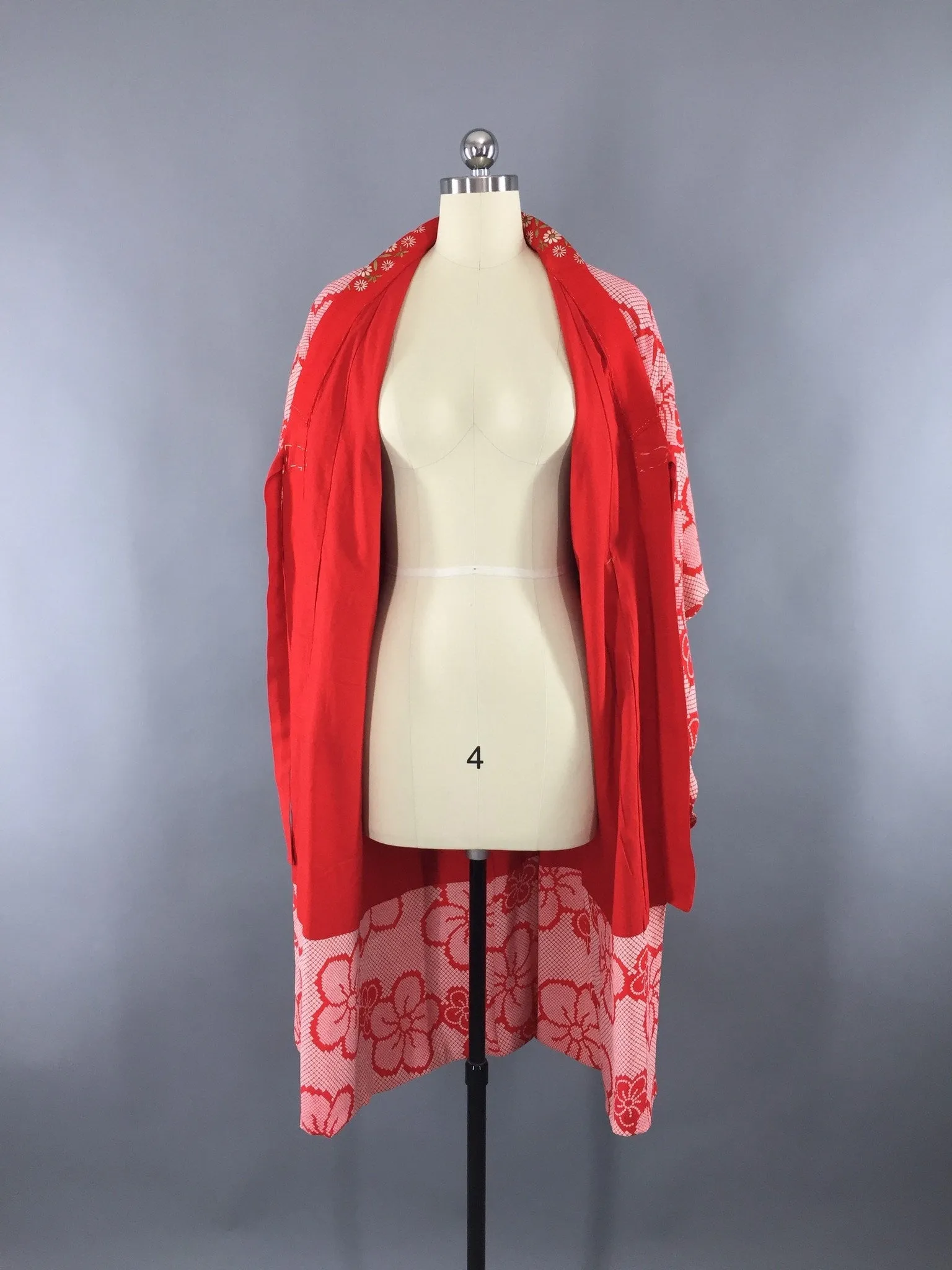 Vintage 1920s Silk Kimono Robe / Red Shibori Daisy Print