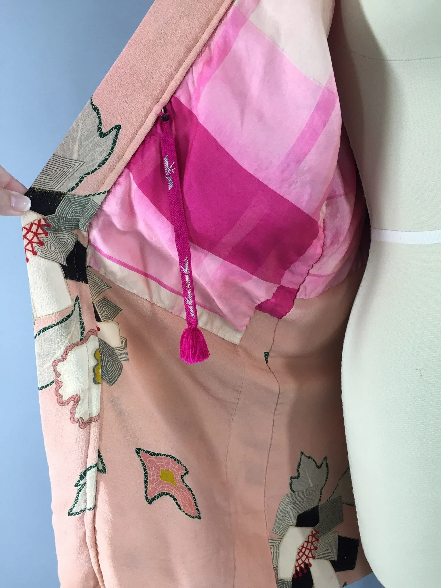 Vintage 1940s Vintage Haori Silk Kimono Jacket / Peach Pink Floral Print