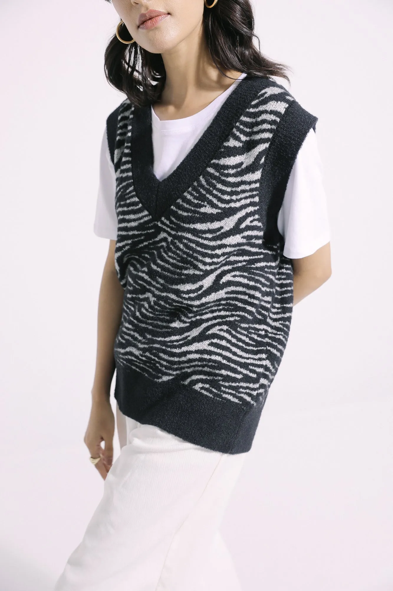 ZEBRA JACQUARD KNIT VEST (E0556/108/902)