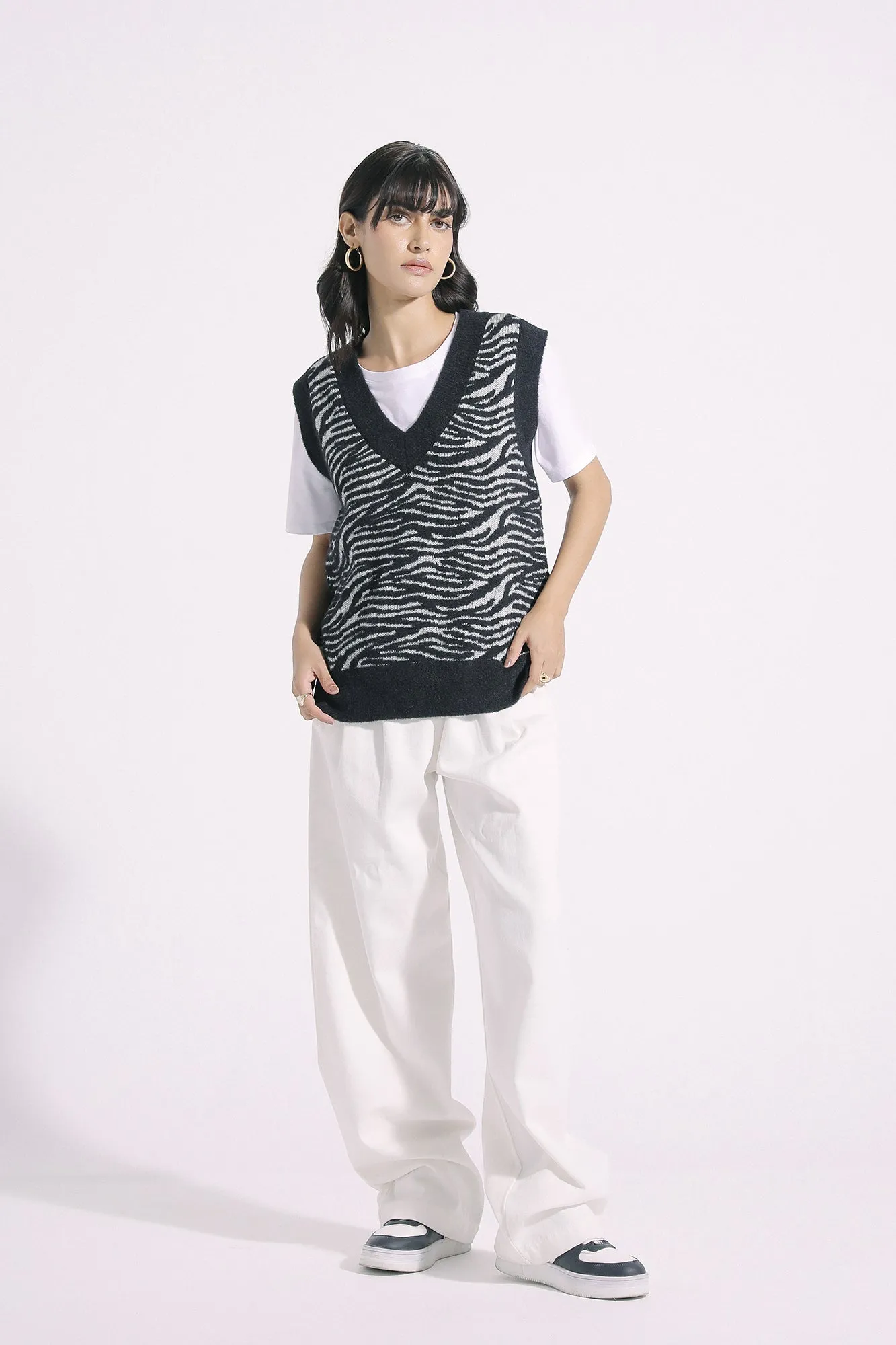 ZEBRA JACQUARD KNIT VEST (E0556/108/902)