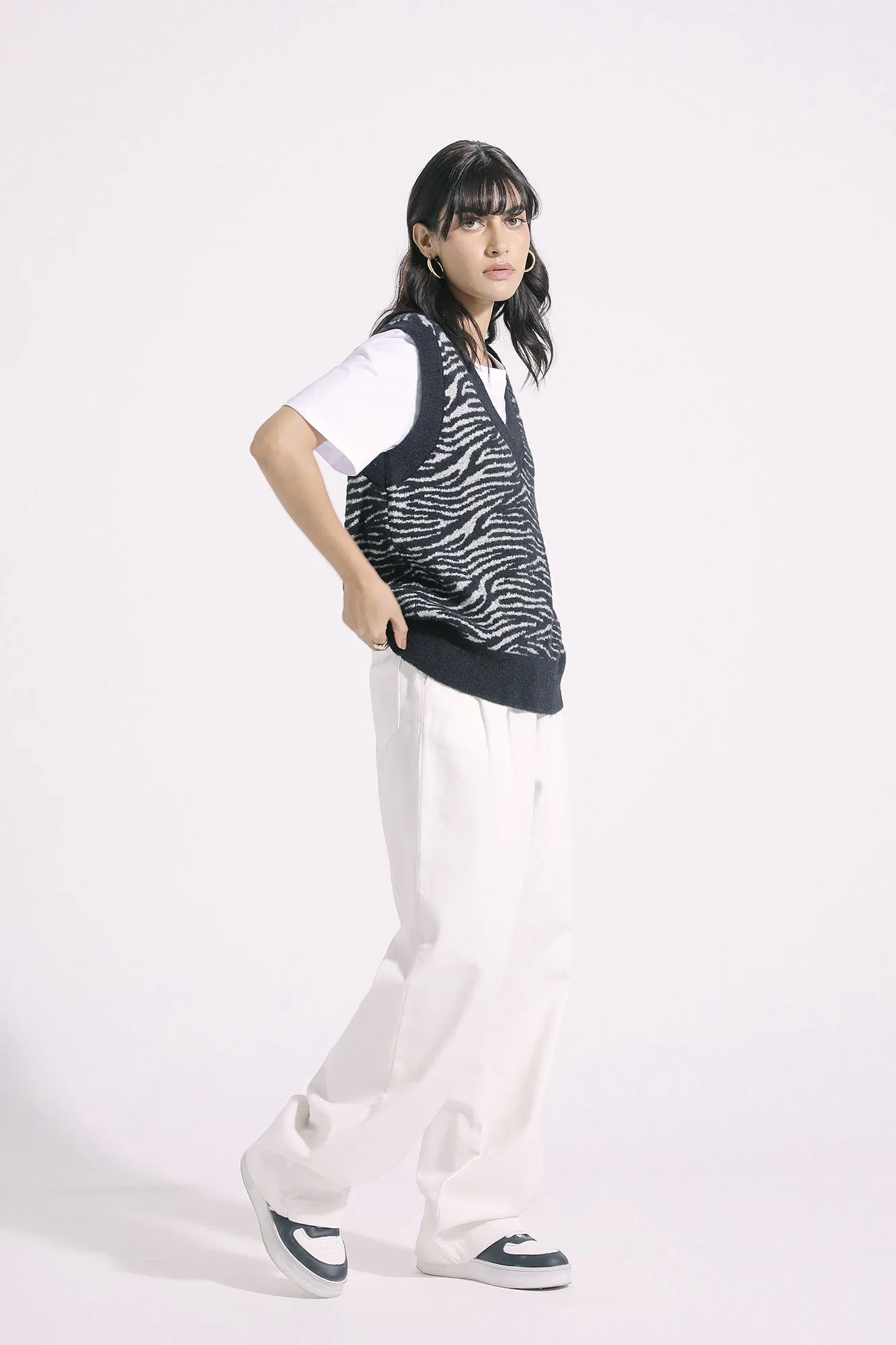 ZEBRA JACQUARD KNIT VEST (E0556/108/902)